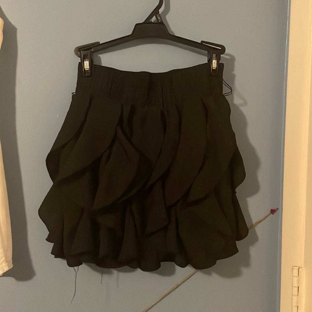 Black ruffle skirt, M.